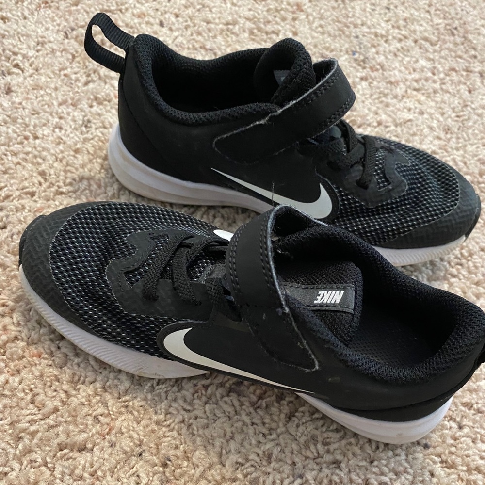 Boys Nike tennis shoes